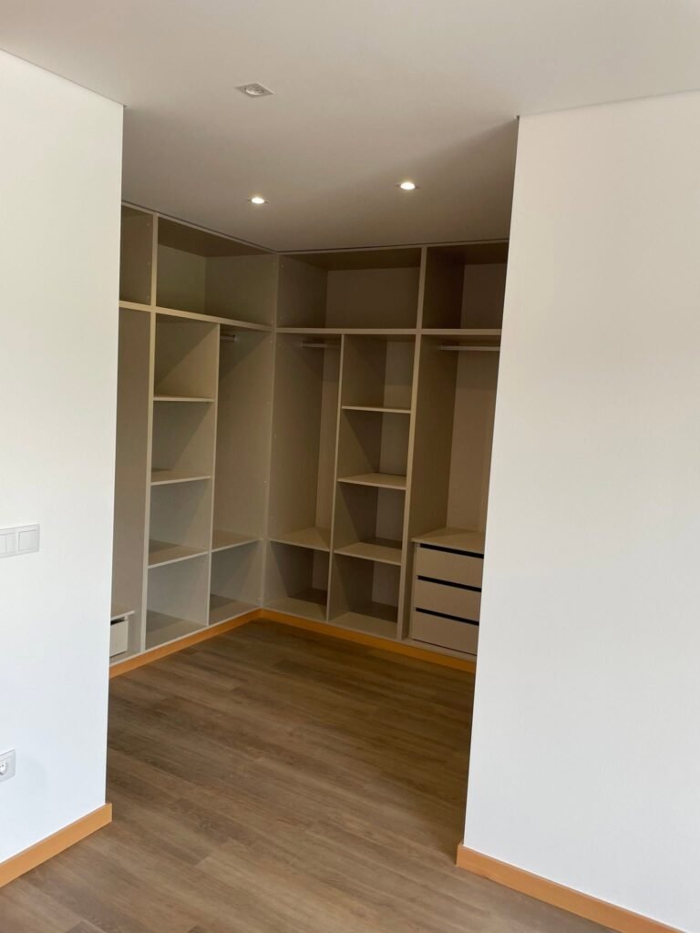 Roupeiro Carpintaria Famalicão